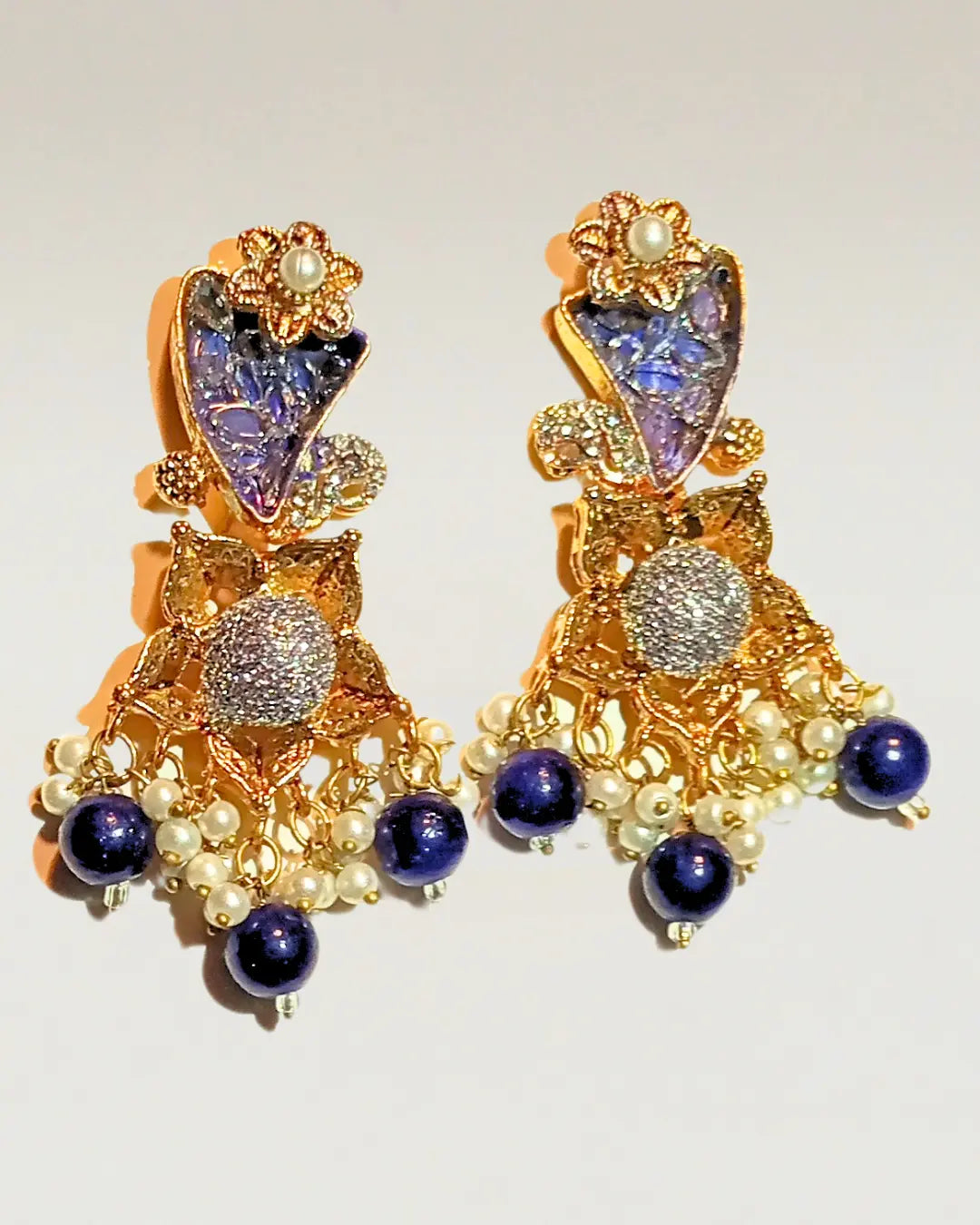 Earrings with pearls