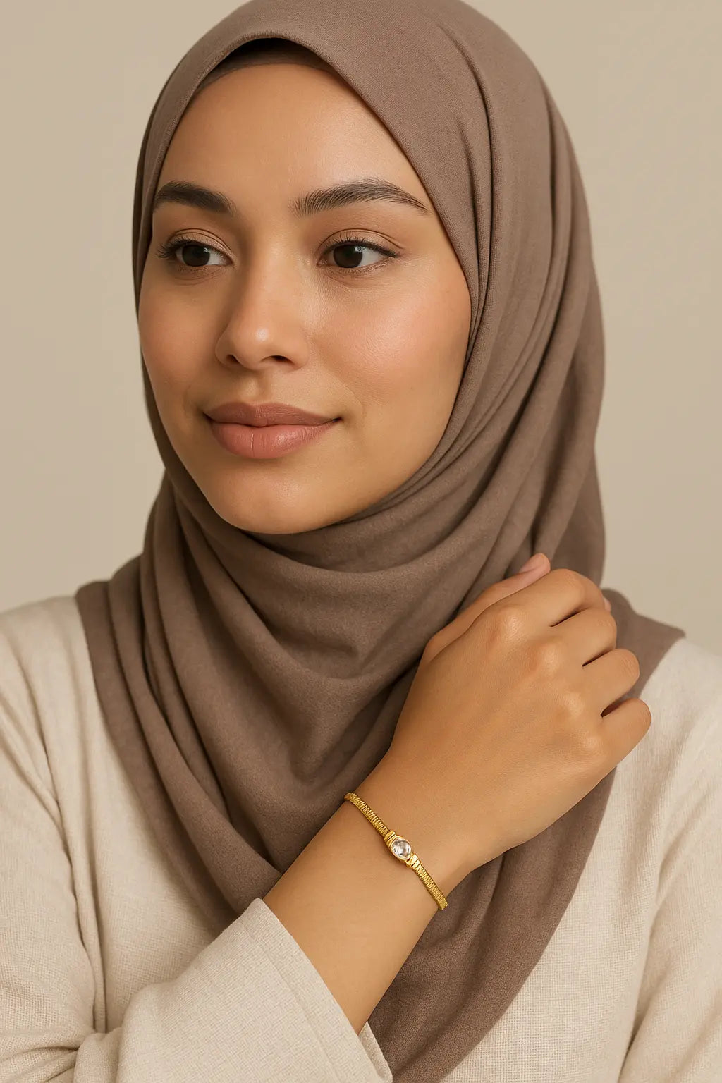 Aurora Gleam Bracelet – Gold Snake Chain with Solitaire Crystal