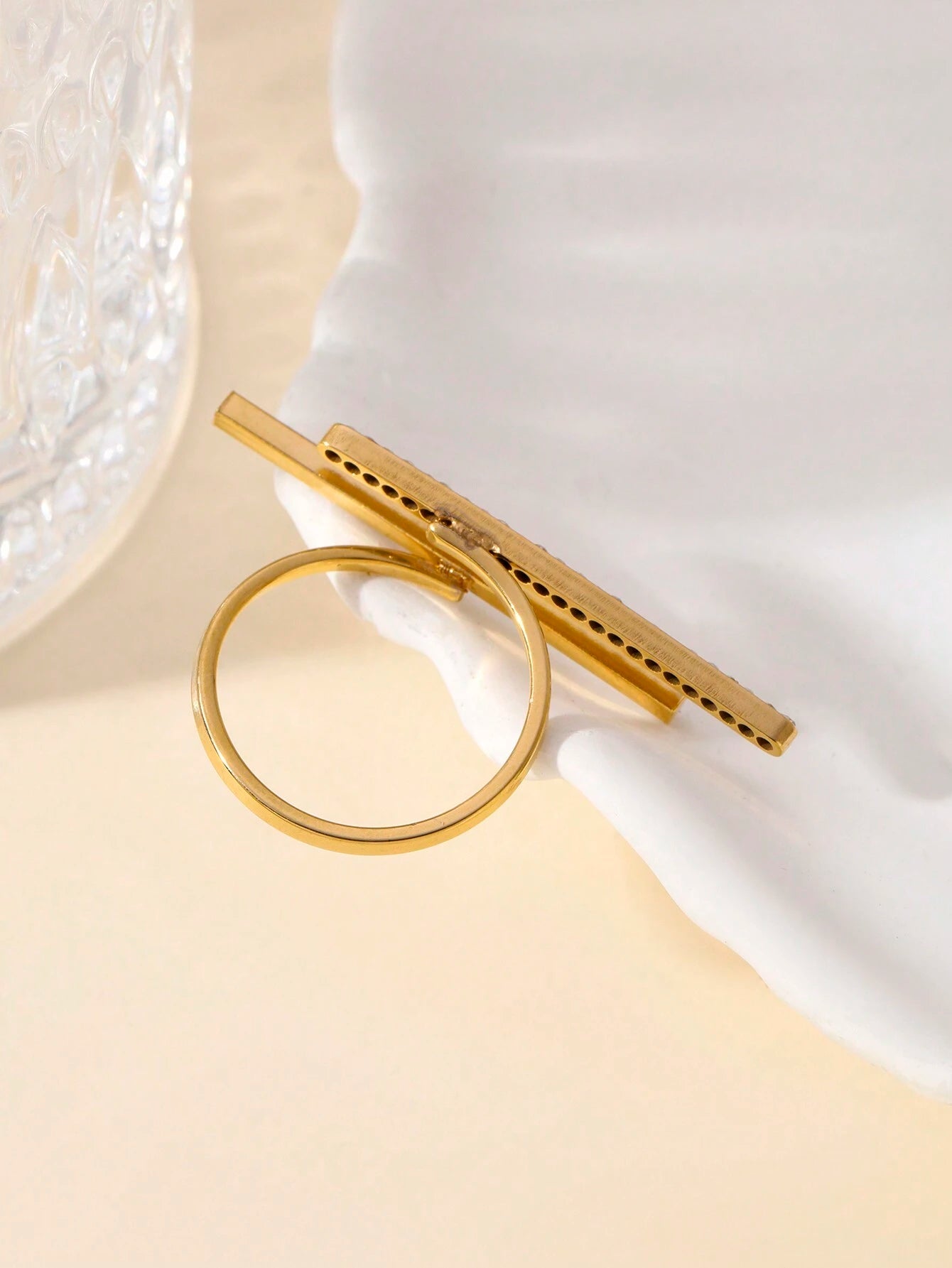 Elongated Ring