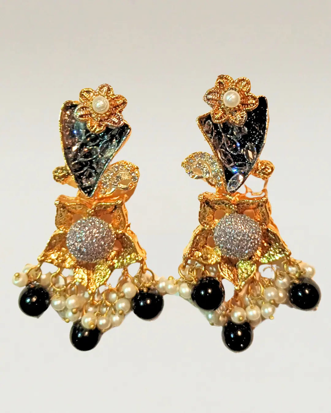 Earrings with pearls