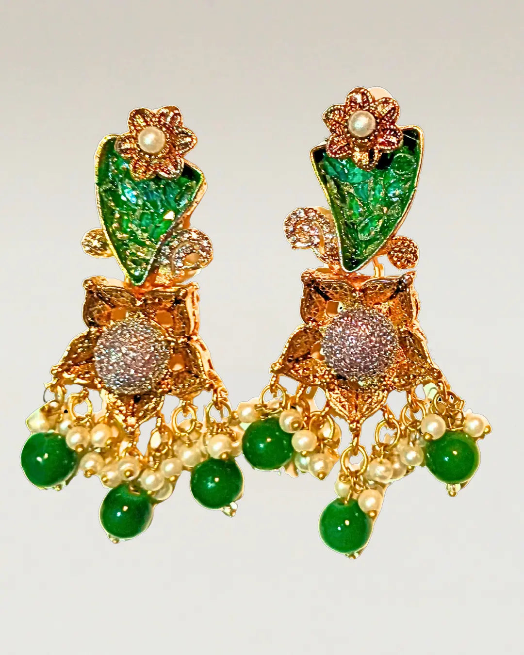 Earrings with pearls