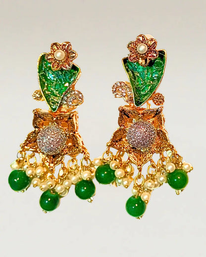Earrings with pearls