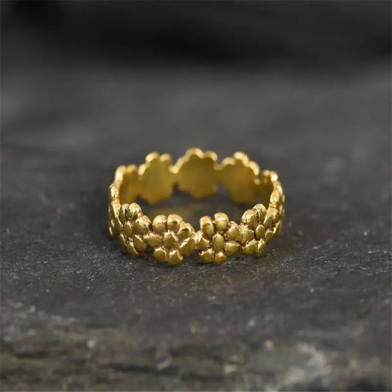 Fashionable Golden Daisy Ring