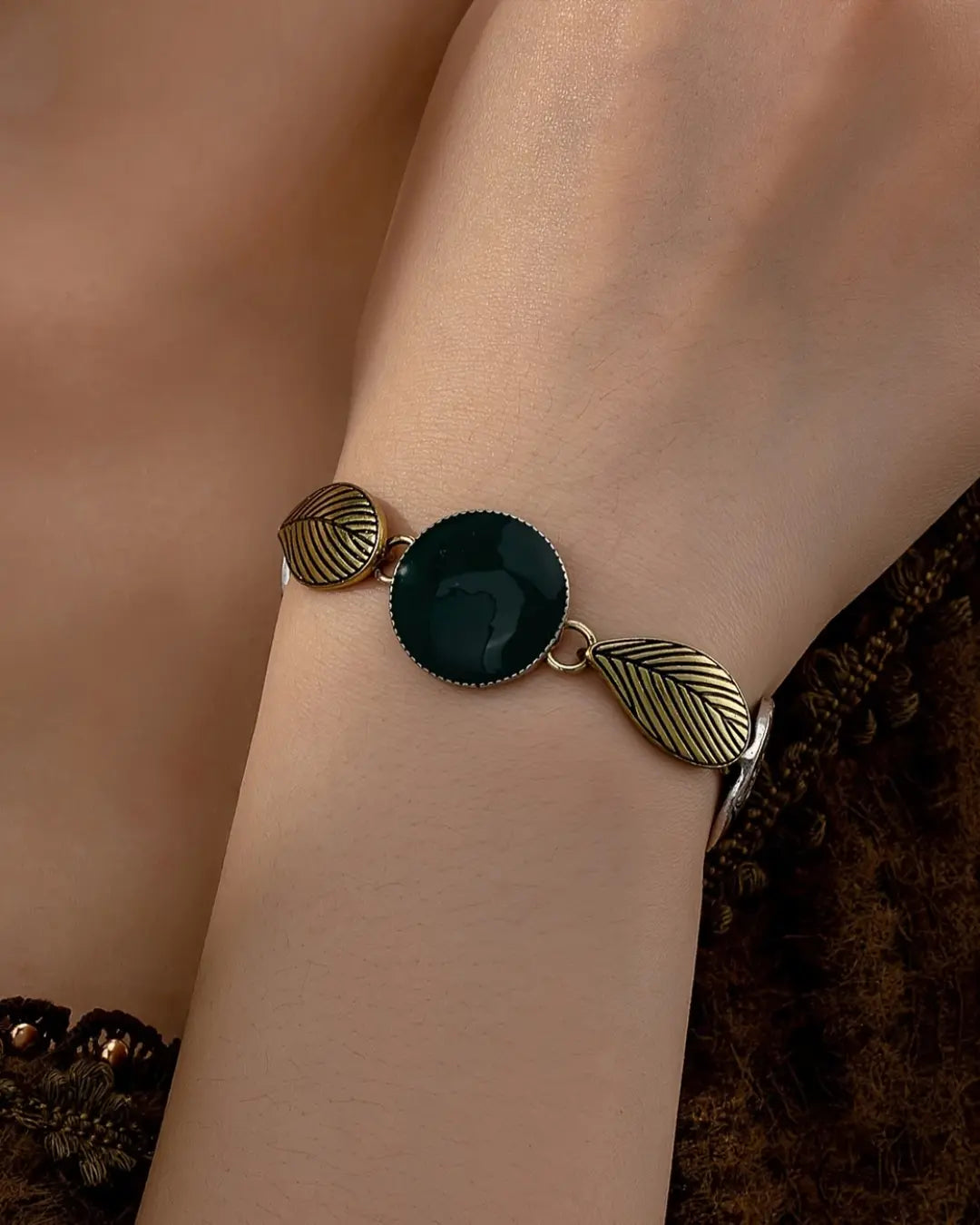Vintage Leaf Design Bracelet