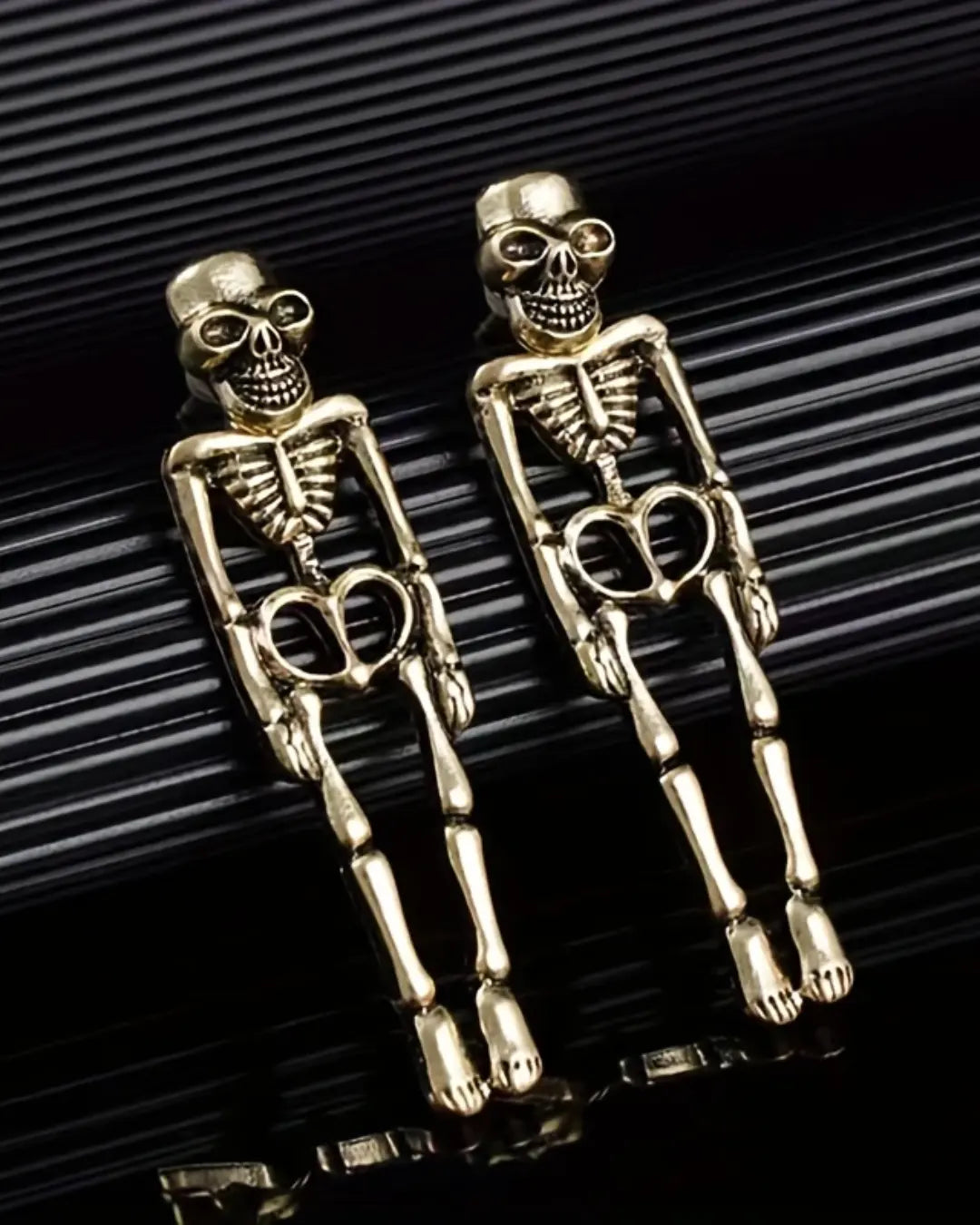 Human skeleton detachable earring
