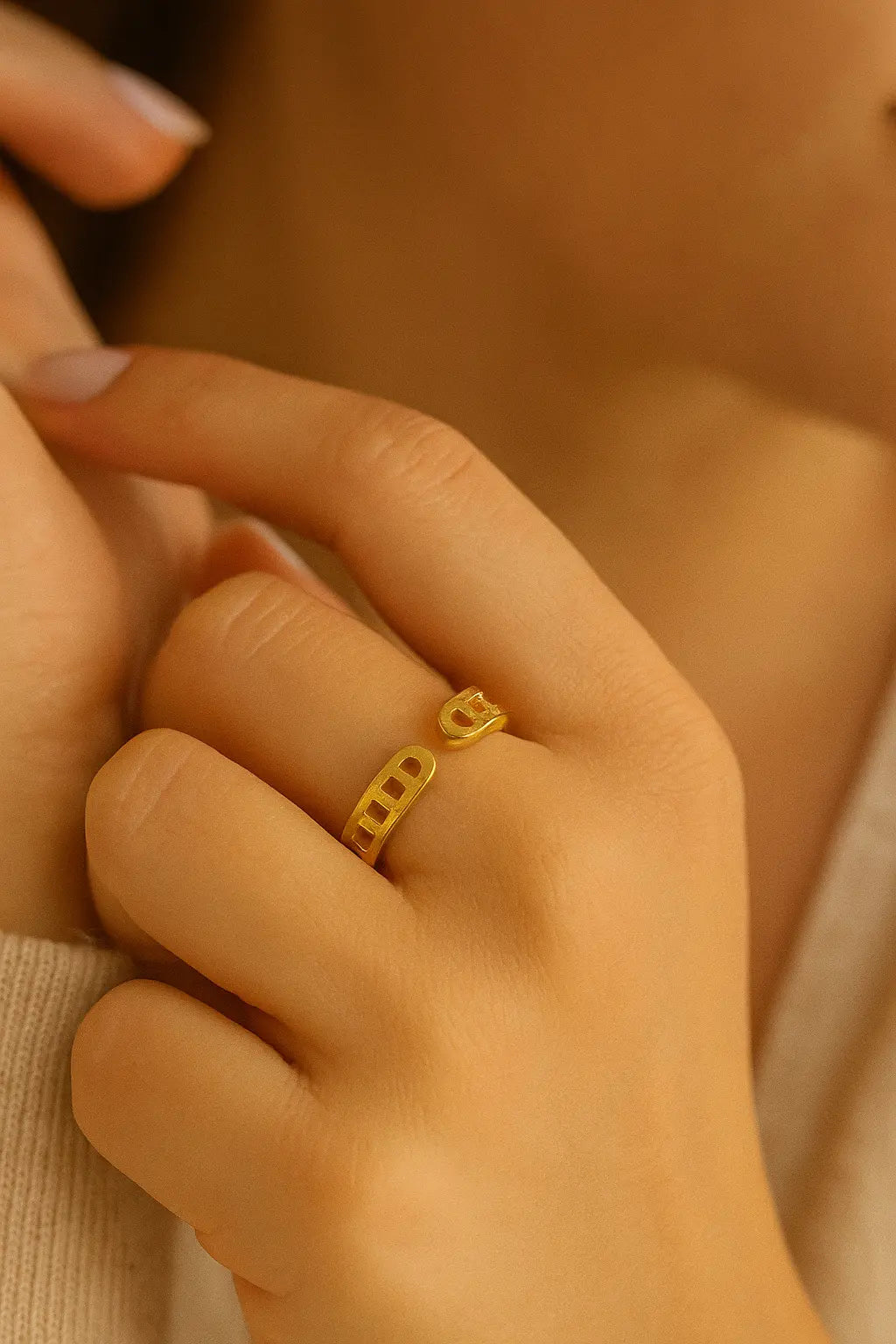 Golden Entanglement Ring