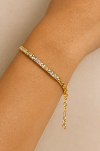 Radiant Twist Bracelet – Gold Chain Sparkle