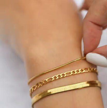 Thin Gold Chain Bracelet