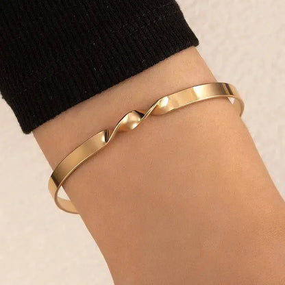 Twist Gold Bangle