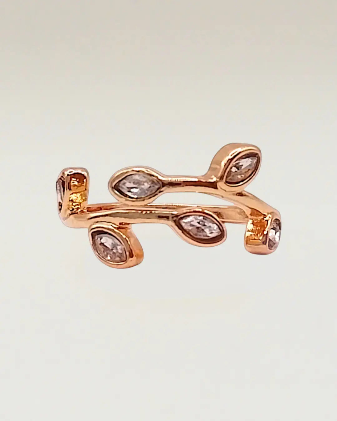 White Zircon Stone Leaf Ring