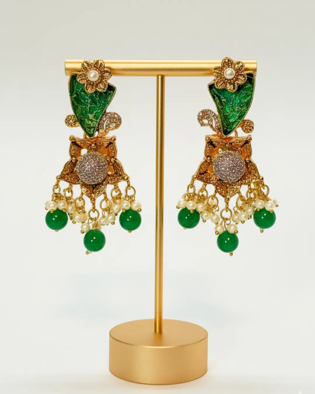 Earrings with pearls