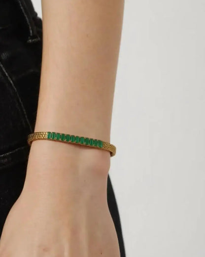Verdant Link Bracelet – Gold Mesh with Emerald Accents